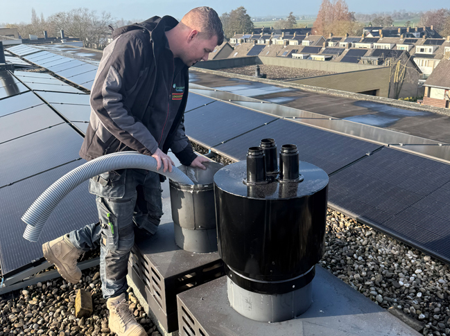 Prefab dakkap voor MiniFlex CLV rookgasafvoer renovatie